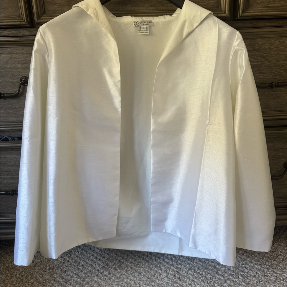 Grace Chuang Chic White Women's Blazer Sz L. No buttons/zipper